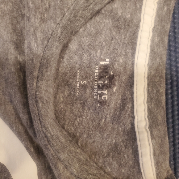 Hollister long sleeve shirt - Picture 2 of 2
